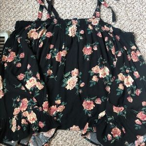 AEO BLACK FLORAL TOP
